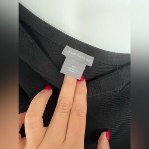 Haut noir asymétrique